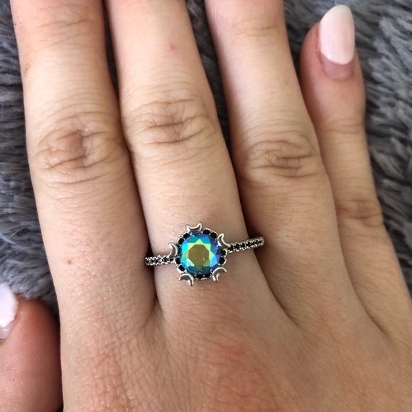 Fragrant Jewels Jewelry - NWT Fragrant Jewels Beautiful Ring